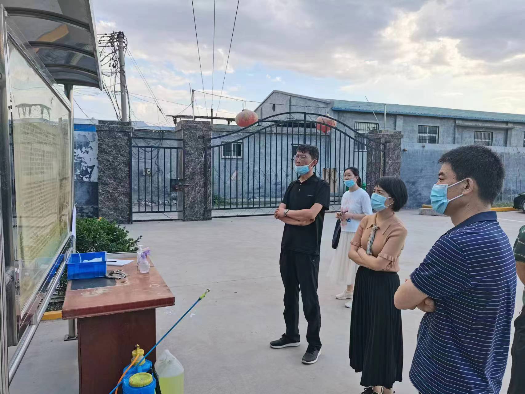 牧野區(qū)副區(qū)長秦丹丹，科工信局張局長蒞臨新航參觀指導工作。